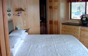 Houseboat master suite